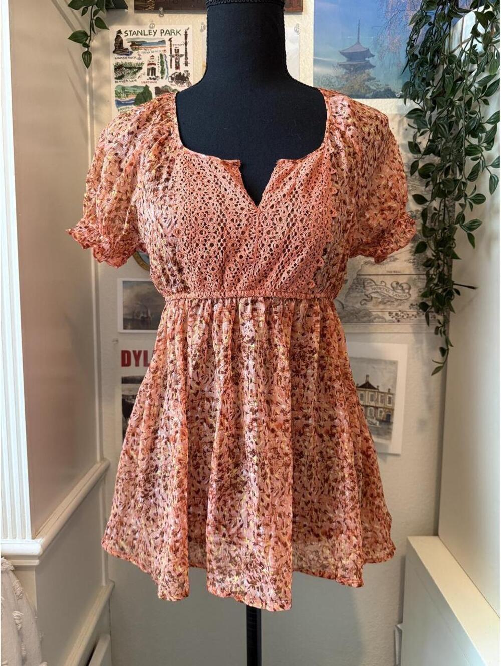Mudd Y2K Coral Floral Crochet Babydoll Blouse Size M